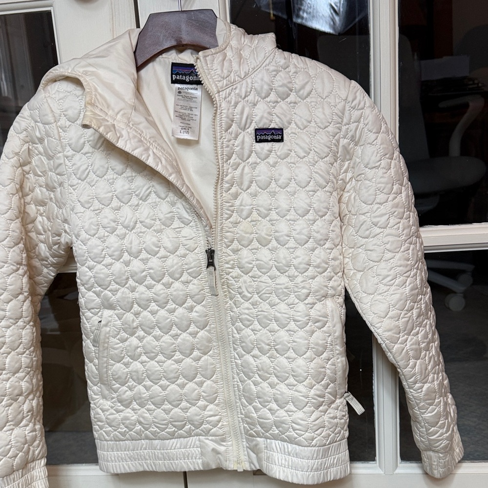 Patagonia Girls White Quilted Puffer Jacket with Hood (12)